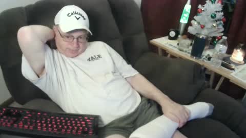 Snapshot of jpmel99 chatting on December 29, 2024, 3:11 am jpmel99 online show from December 29, 2024, 3:11 am