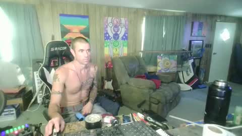 Snapshot of jrizzle1111 chatting on October 10, 2025, 1:32 pm jrizzle1111 online show from October 10, 2025, 1:32 pm
