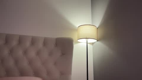 Jennie and Sophia online show from February 11, 2025, 2:24 pm