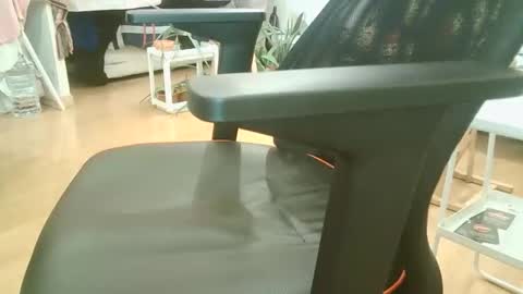 js_k online show from October 27, 2025, 4:55 pm