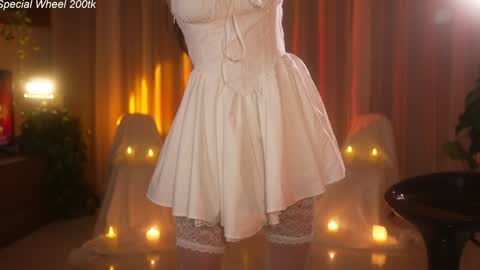 Jennifer Diaz online show from November 12, 2025, 9:03 pm