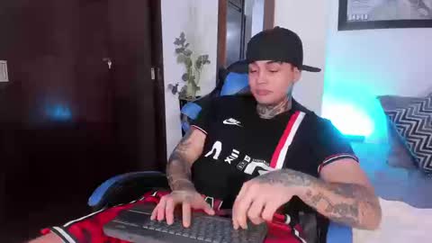 juan_alvarez18 online show from September 9, 2025, 8:19 pm