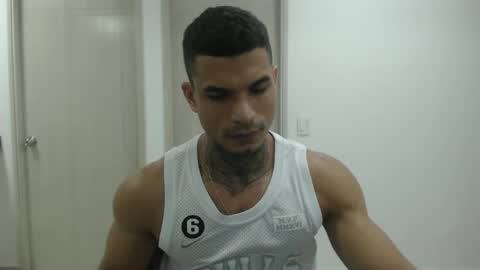 juan_gomez_1 online show from December 11, 2024, 10:16 pm