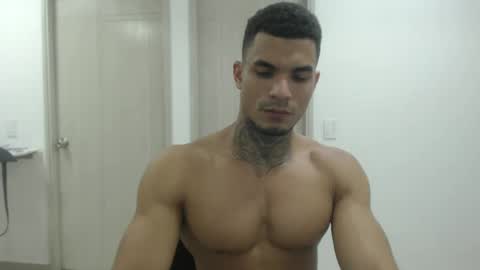 juan_gomez_1 online show from December 17, 2024, 11:59 pm