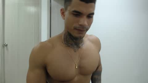 juan_gomez_1 online show from January 10, 2025, 1:41 pm