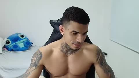 juan_gomez_1 online show from September 12, 2025, 12:44 am