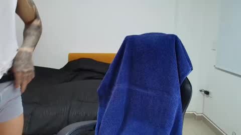 juan_gomez_1 online show from November 18, 2025, 12:05 am