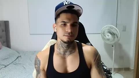 juan_gomez_1 online show from January 8, 2026, 1:41 am
