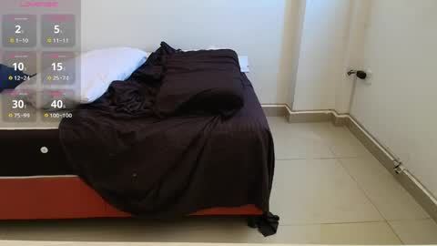 juan_gomez_1 online show from April 12, 2026, 5:07 pm