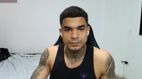 juan_gomez_1 online show from April 16, 2026, 9:21 am