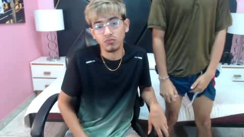 juan_saul1 online show from April 17, 2026, 10:40 am