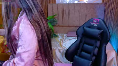 Snapshot of juanita_tay chatting on June 5, 2026, 11:27 am JUANITA online show from June 5, 2026, 11:27 am