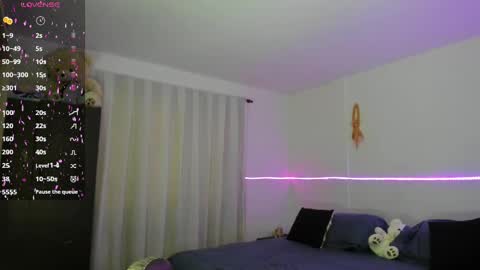 Blue online show from March 12, 2025, 4:24 pm