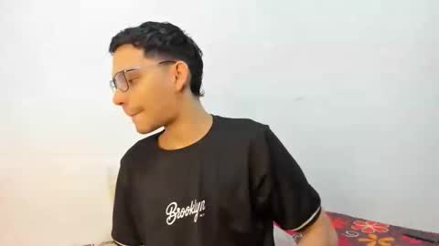 juansuarez204 online show from September 16, 2025, 10:44 pm