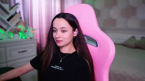 Snapshot of juicy___angel chatting on June 18, 2026, 12:53 pm Angelina online show from June 18, 2026, 12:53 pm