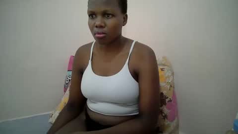 Snapshot of juicy_bella2 chatting on September 17, 2025, 9:44 am juicy_bella2 online show from September 17, 2025, 9:44 am