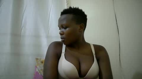 Snapshot of juicy_bella2 chatting on October 11, 2025, 7:34 pm juicy_bella2 online show from October 11, 2025, 7:34 pm