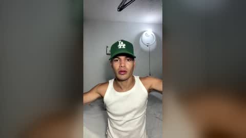 Snapshot of juicy_boy22 chatting on April 27, 2026, 1:36 am Miguel online show from April 27, 2026, 1:36 am