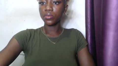 Snapshot of juicyberryx chatting on July 3, 2026, 9:37 am queen online show from July 3, 2026, 9:37 am