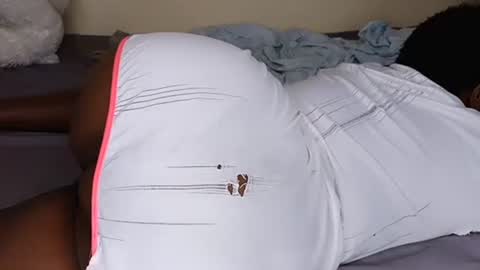 Snapshot of juicybooty_001 chatting on January 16, 2026, 5:33 am Sweetass online show from January 16, 2026, 5:33 am