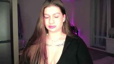 Elena online show from April 22, 2026, 8:10 pm