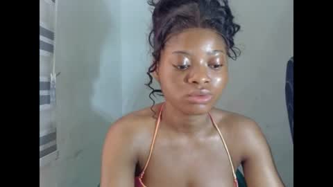 juicynpinkx online show from April 20, 2026, 8:50 am