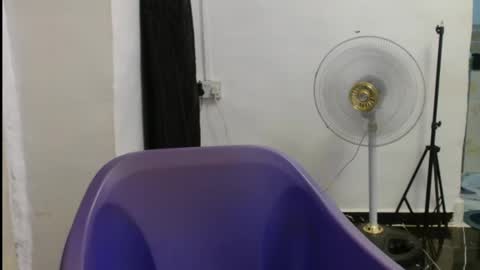 juicyxpink online show from April 18, 2026, 9:26 pm