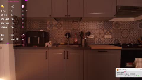 Juicy online show from January 18, 2026, 5:39 pm