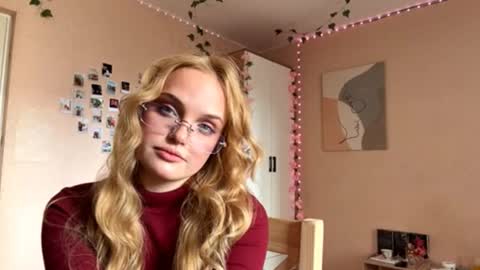 Snapshot of juleemuhlestein chatting on March 14, 2026, 11:37 am Alana online show from March 14, 2026, 11:37 am