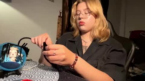 Elvia online show from March 2, 2026, 2:13 pm