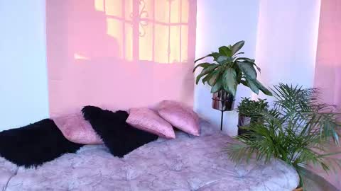 Jules and Gia online show from November 17, 2025, 8:14 pm