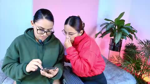 Snapshot of jules_n_gia chatting on December 5, 2025, 7:10 pm Jules and Gia online show from December 5, 2025, 7:10 pm