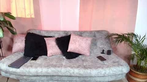 Snapshot of jules_n_gia chatting on December 13, 2025, 9:31 pm Jules and Gia online show from December 13, 2025, 9:31 pm