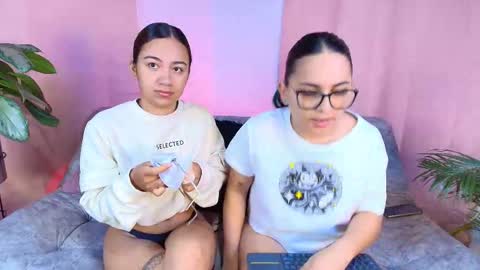 Snapshot of jules_n_gia chatting on December 16, 2025, 10:42 am Jules and Gia online show from December 16, 2025, 10:42 am