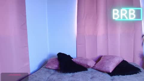 Snapshot of jules_n_gia chatting on February 1, 2026, 3:43 pm Jules and Gia online show from February 1, 2026, 3:43 pm