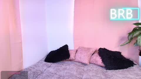 Snapshot of jules_n_gia chatting on February 16, 2026, 6:15 pm Jules and Gia online show from February 16, 2026, 6:15 pm