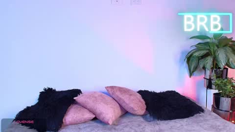 Snapshot of jules_n_gia chatting on February 24, 2026, 8:23 am Jules and Gia online show from February 24, 2026, 8:23 am