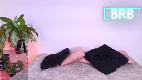 Jules and Gia online show from April 18, 2026, 12:53 pm