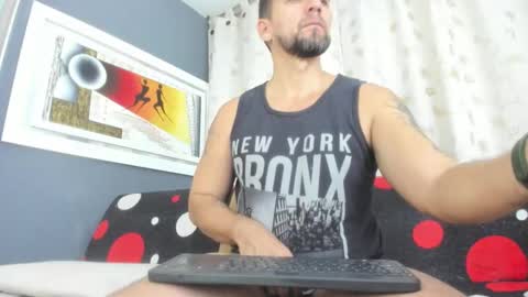 juleslake2 online show from April 24, 2026, 12:07 pm