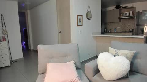 julessy online show from February 12, 2026, 3:40 pm