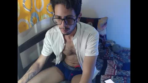 Snapshot of julfigo chatting on May 4, 2026, 5:53 pm Julfigo online show from May 4, 2026, 5:53 pm