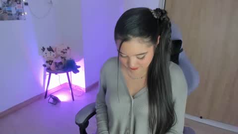 juli_santos_22 online show from September 26, 2025, 11:20 pm