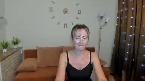 Snapshot of julia__cherry_ chatting on December 24, 2024, 3:37 pm julia__cherry_ online show from December 24, 2024, 3:37 pm