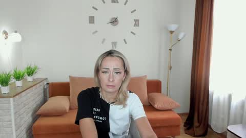 Snapshot of julia__cherry_ chatting on January 25, 2025, 9:15 am julia__cherry_ online show from January 25, 2025, 9:15 am