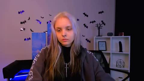 Julia  online show from December 2, 2024, 10:28 am