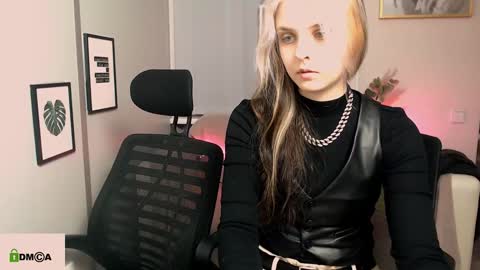 Julia  online show from December 6, 2024, 10:49 am