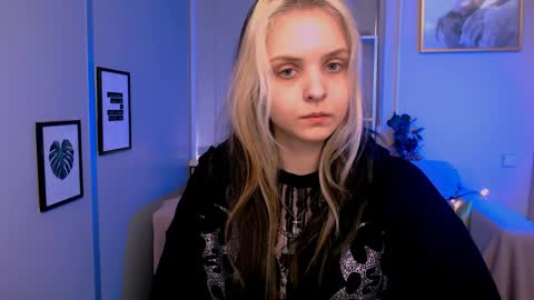 Julia  online show from January 7, 2025, 10:32 am