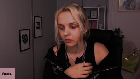 Julia  online show from January 8, 2025, 2:03 pm