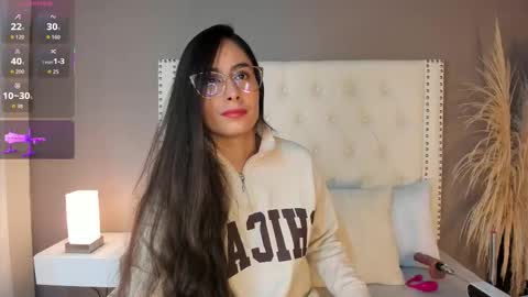 J U L IA   M A R T I N E Z online show from February 2, 2026, 11:31 am