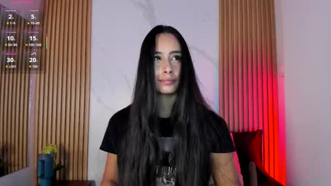 J U L IA   M A R T I N E Z online show from February 12, 2026, 11:38 am